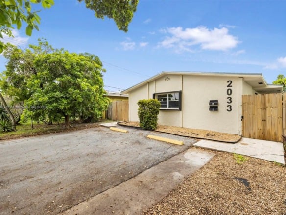 2033 Dewey St, Hollywood FL 33020 — #A11873860