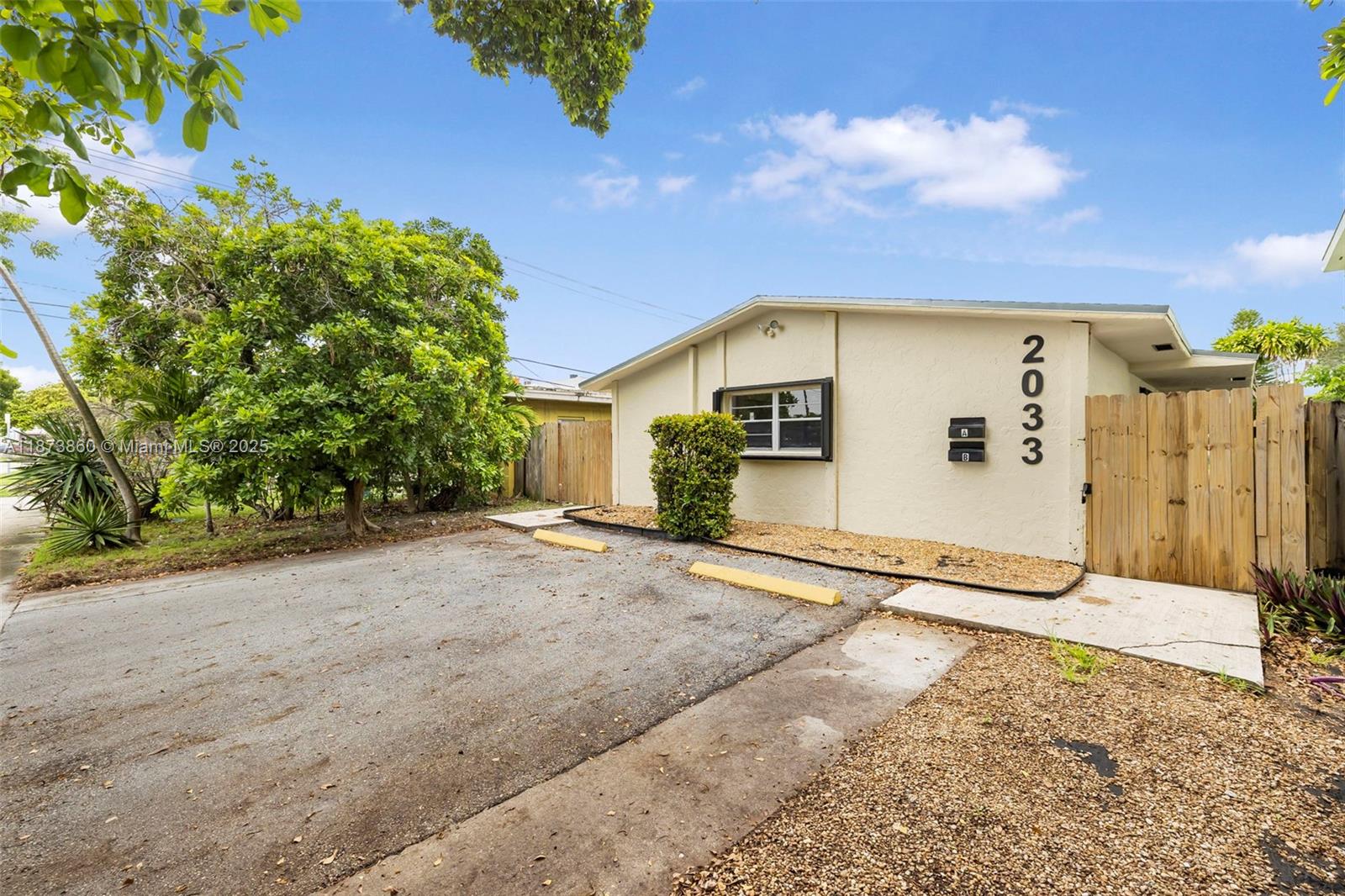 2033 Dewey St, Hollywood FL 33020 — #A11873860