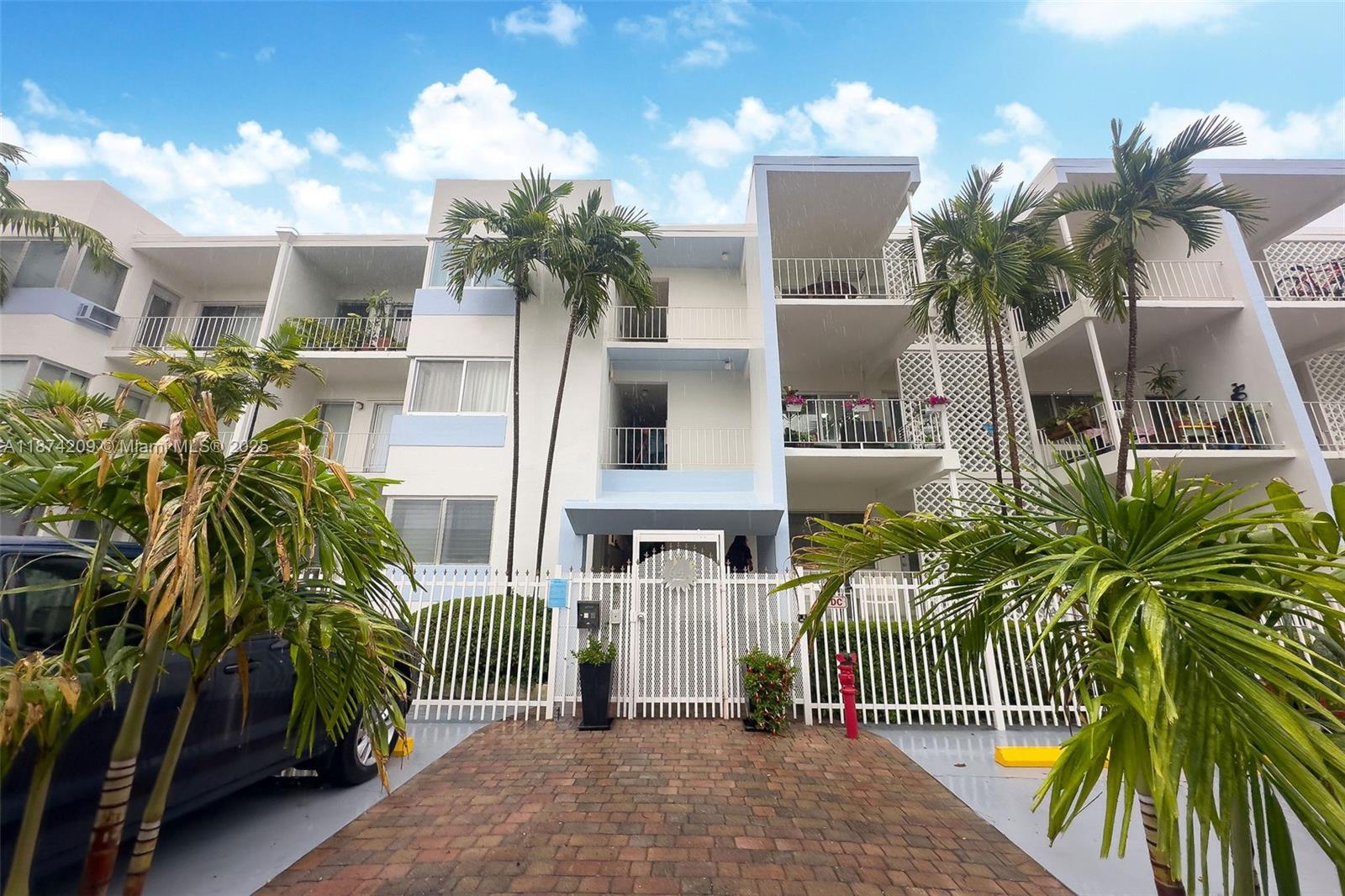 83dcefb7-8161 641 Espanola Way # 3, Miami Beach FL 33139 — #A11874209