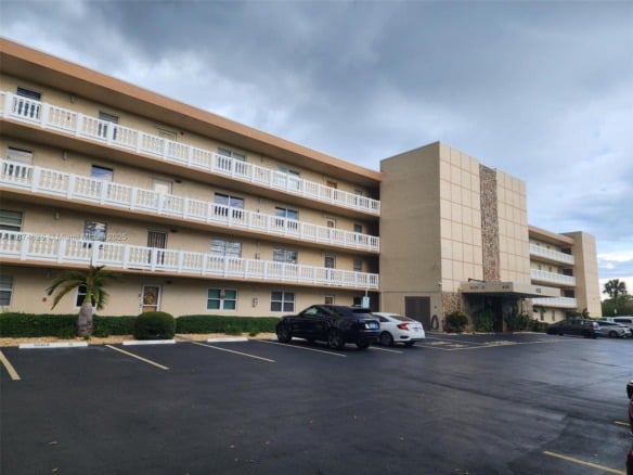 425 SE 11th Ter # 403, Dania Beach FL 33004 — #A11874626