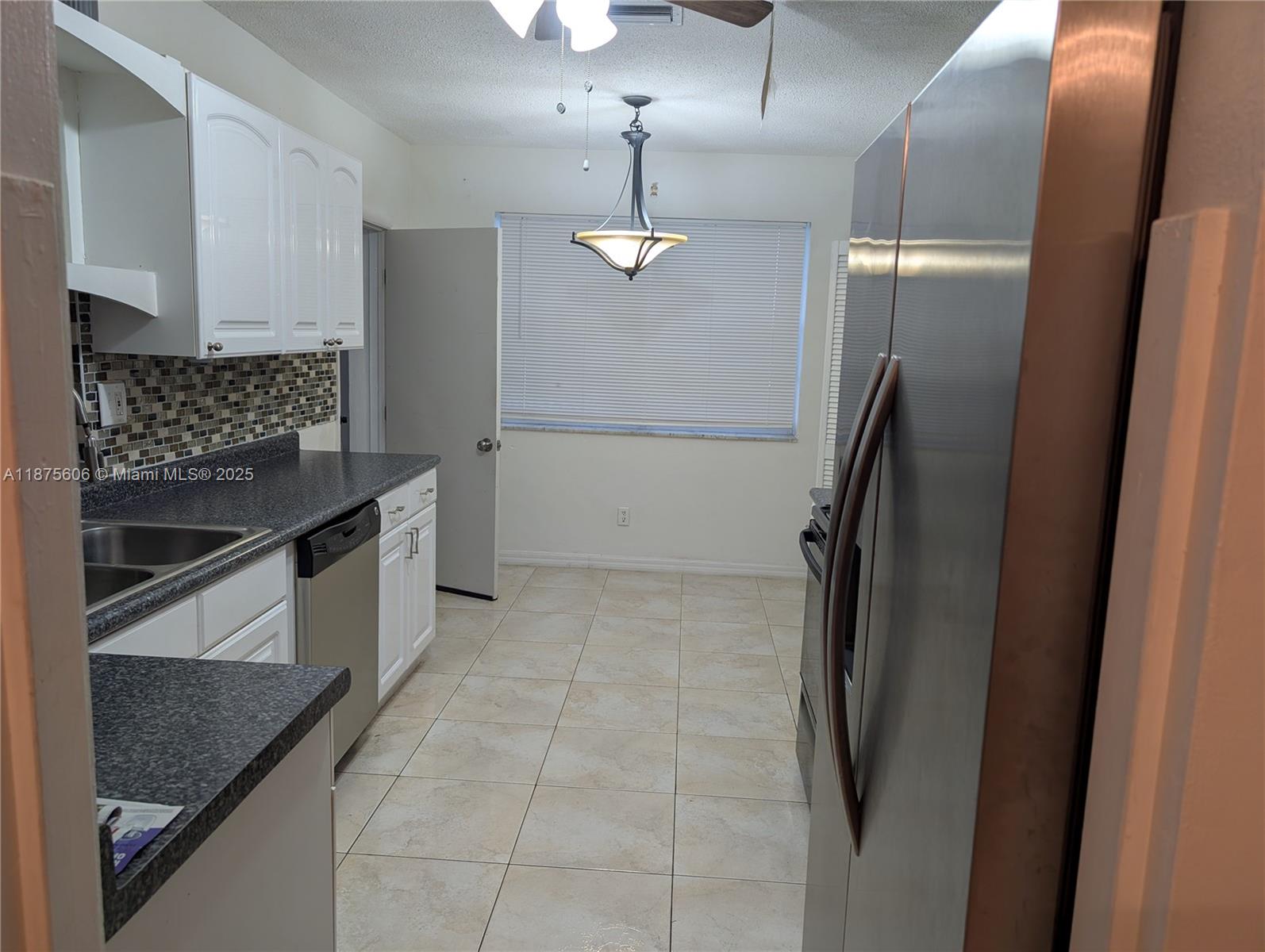 83dcefb7-8231 4550 NW 43rd St, Lauderdale Lakes FL 33319 — #A11875606