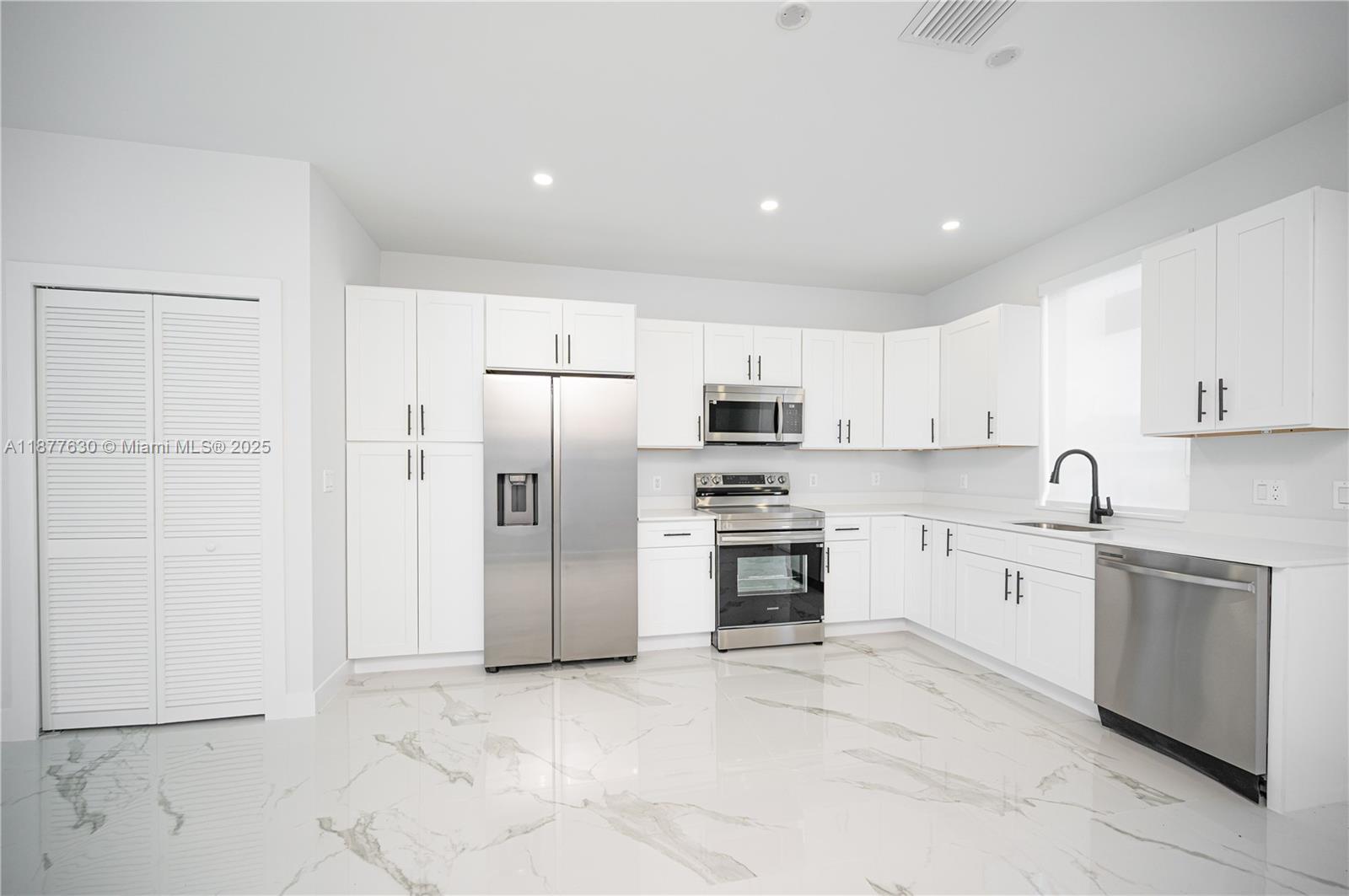 83dcefb7-8332 238NW 2nd St # 5, Florida City FL 33034 — #A11877630
