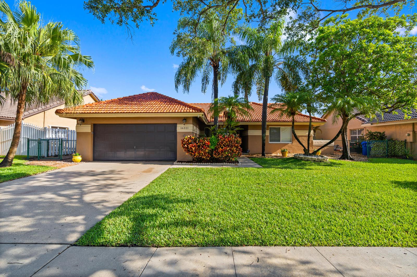 83dcefb7-8376 16321 NW 11th Street, Pembroke Pines FL 33028 — #B26030768