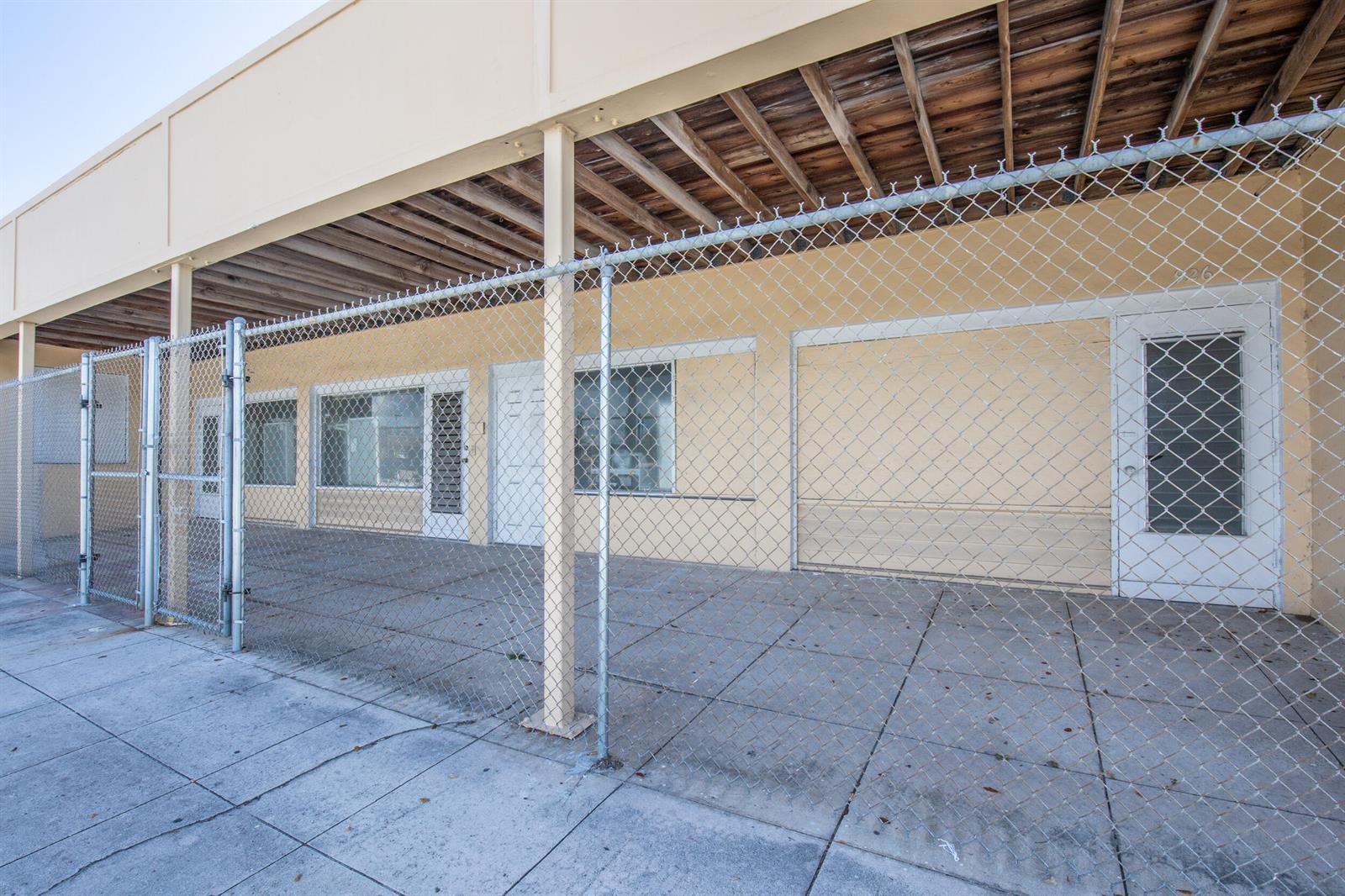 83dcefb7-8486 922 S Dixie Highway, FL 33460 — #R10891698