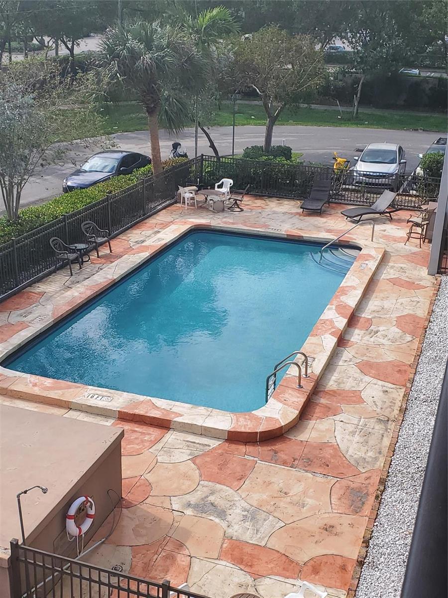 CREATOR: gd-jpeg v1.0 (using IJG JPEG v62), quality = 90 1021 NE 24th Avenue # 4, Pompano Beach FL 33062 — #F10418916