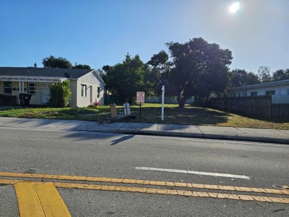 618 N Federal Highway, FL 33460 — #R10955844