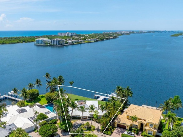 8026 Flagler Court, West Palm Beach FL 33405 — #R10982793