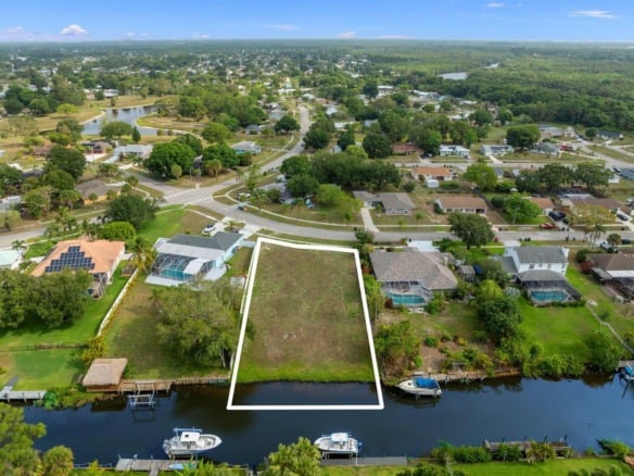420 NE Cornwall Avenue, Port St. Lucie FL 34983 — #R10988628