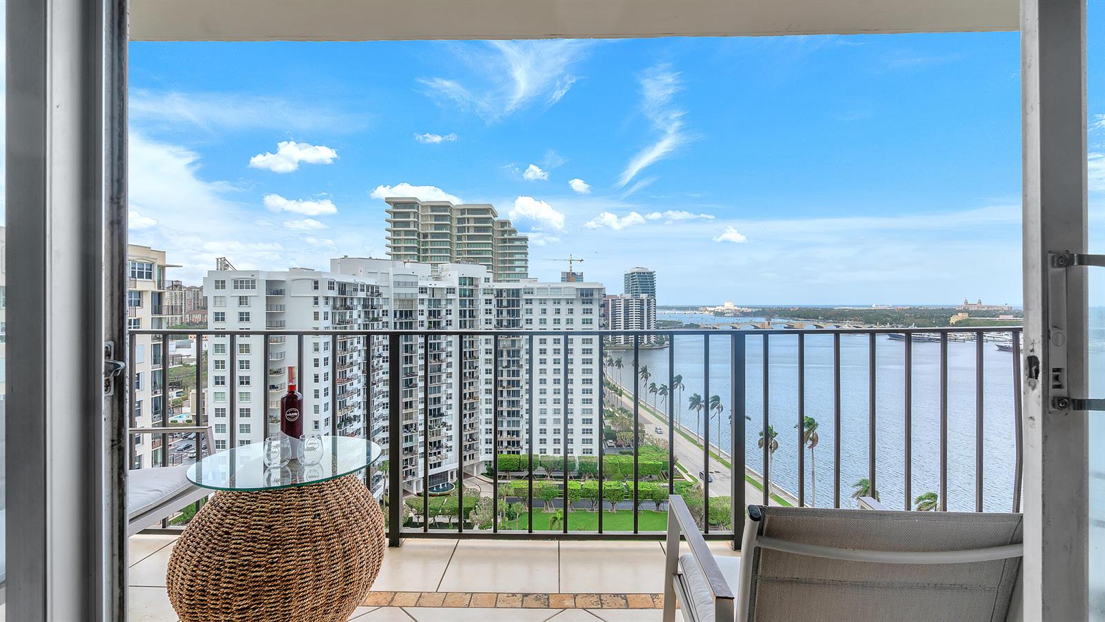 83dcefb7-8683 1801 S Flagler Drive # 1804, West Palm Beach FL 33401 — #R10995072