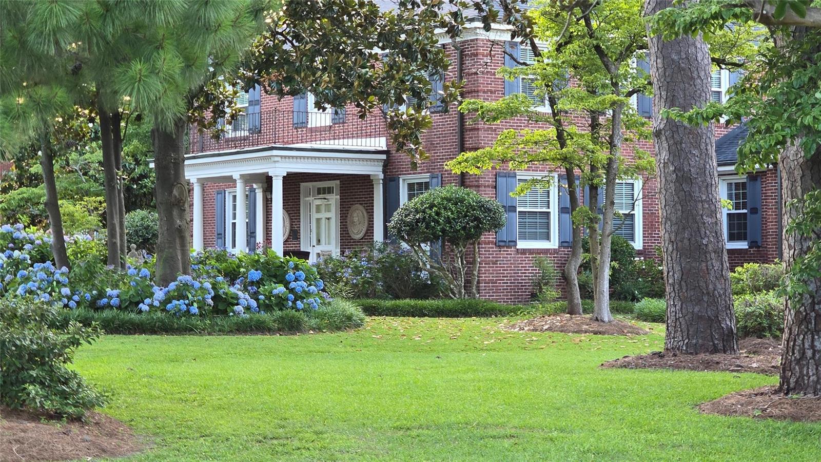CREATOR: gd-jpeg v1.0 (using IJG JPEG v62), quality = 90 310 Woodland Drive, NC — #F10446713