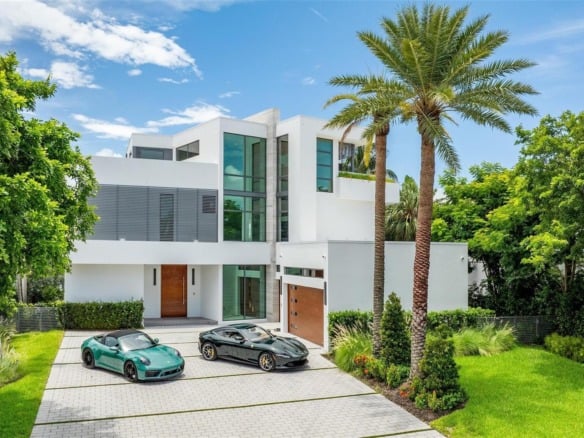 34 Minnetonka Road, Sea Ranch Lakes FL 33308 — #F10449225