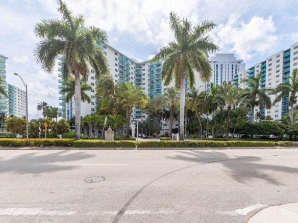 3901 S Ocean Drive # 14c, Hollywood FL 33019 — #R11018727