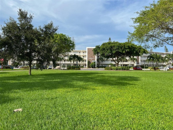 4035 Cambridge B # 4035, Deerfield Beach FL 33442 — #F10466825
