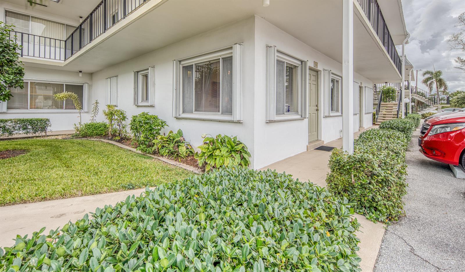 83dcefb7-8910 3040 Lake Osborne Drive # 106, FL 33461 — #R11032693