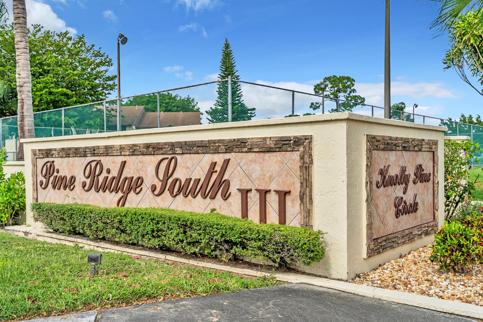 83dcefb7-8927 329 Knotty Pine Circle # 2, FL 33463 — #R11034779