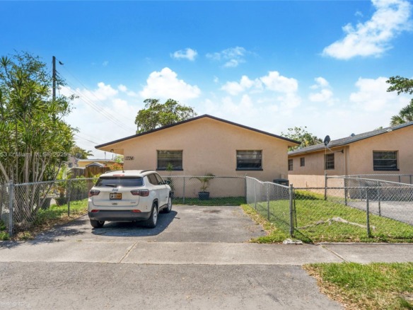 1734 N 16th Ct, Hollywood FL 33020 — #A11905653