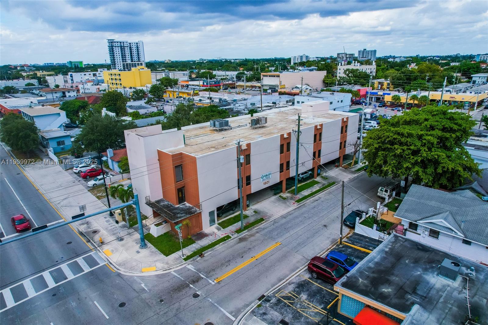 default 1901 SW 1st St, Miami FL 33135 — #A11909972