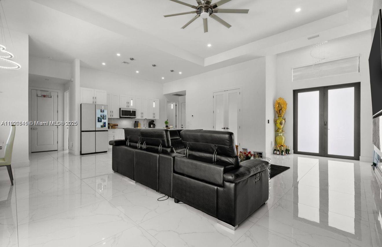 84b12bae-1055 2522 NW 15TH PL, Cape Coral FL 33993 — #A11920841