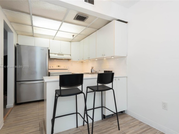 17890 W Dixie Hwy 319 Hwy # 319, North Miami Beach FL 33160 — #A11893004