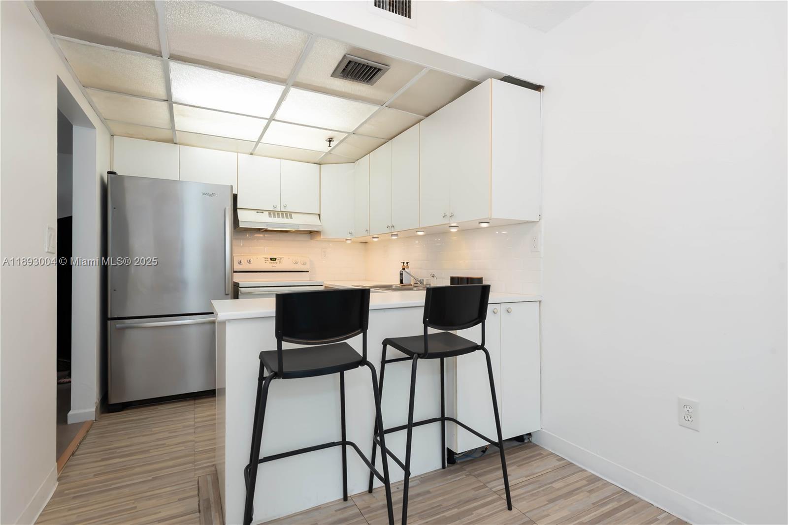 84b12bae-1063 17890 W Dixie Hwy 319 Hwy # 319, North Miami Beach FL 33160 — #A11893004