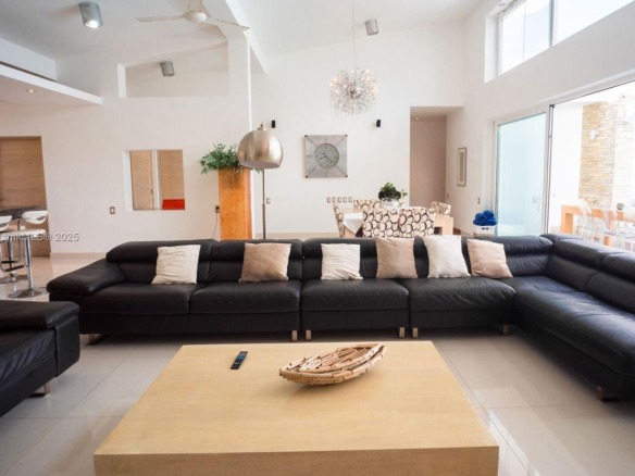 11 ELCHOCO, NY 11111 — #A11784561