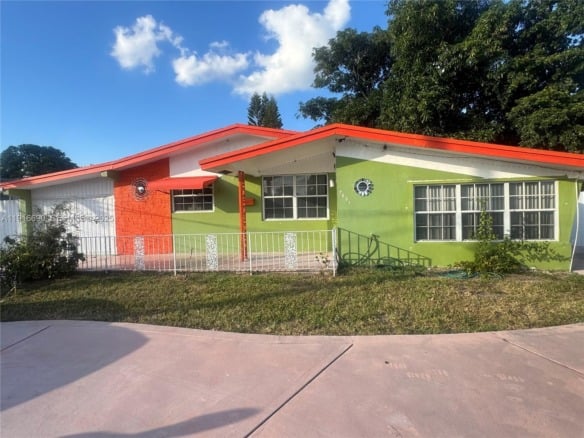 7601 NW 13th St, Pembroke Pines FL 33024 — #A11916690