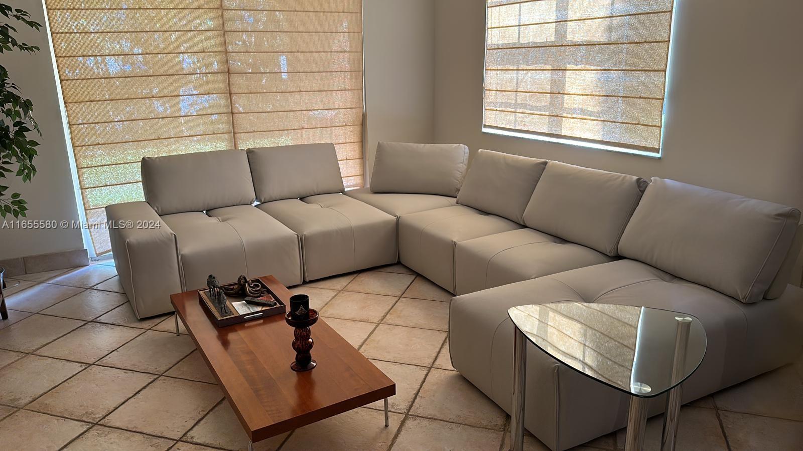 84b12bae-1185 19701 E Country Club Dr # 5107, Aventura FL 33180 — #A11655580