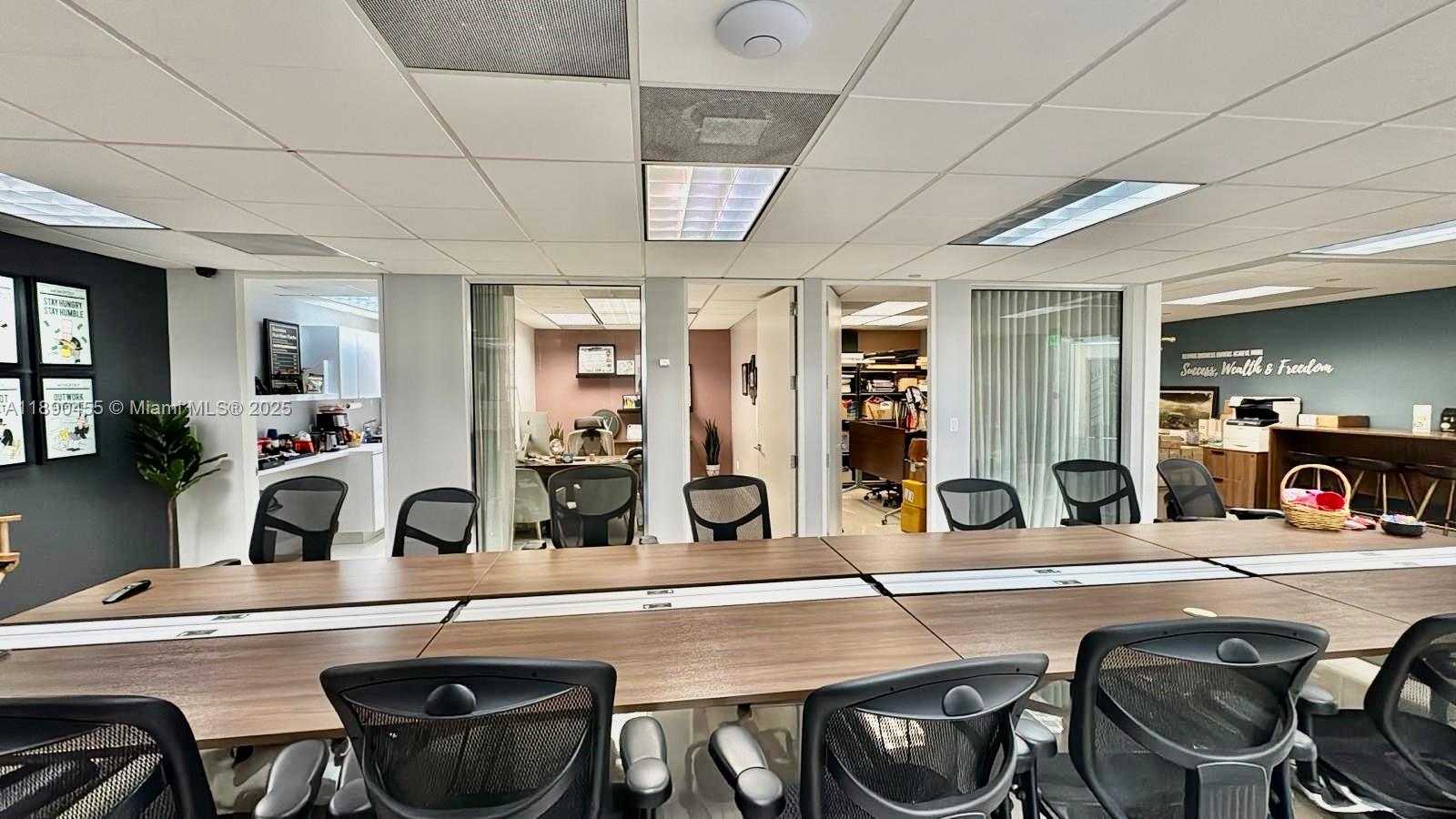 84b12bae-1188 2100 Ponce De Leon Blvd # 1090, Coral Gables FL 33134 — #A11890455