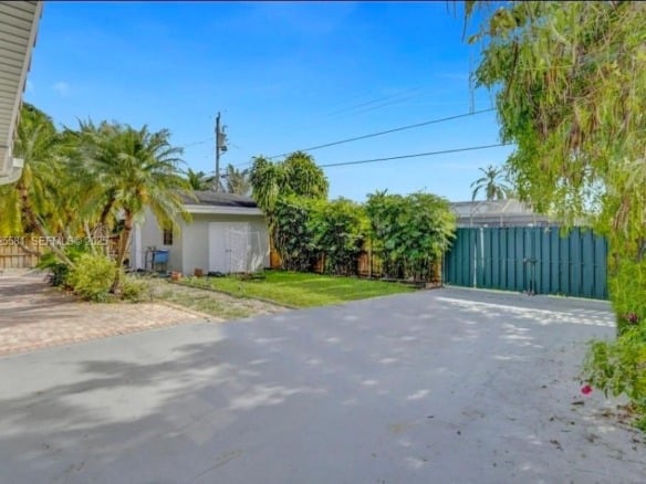 5500 Buchanan St, Hollywood FL 33021 — #A11925581