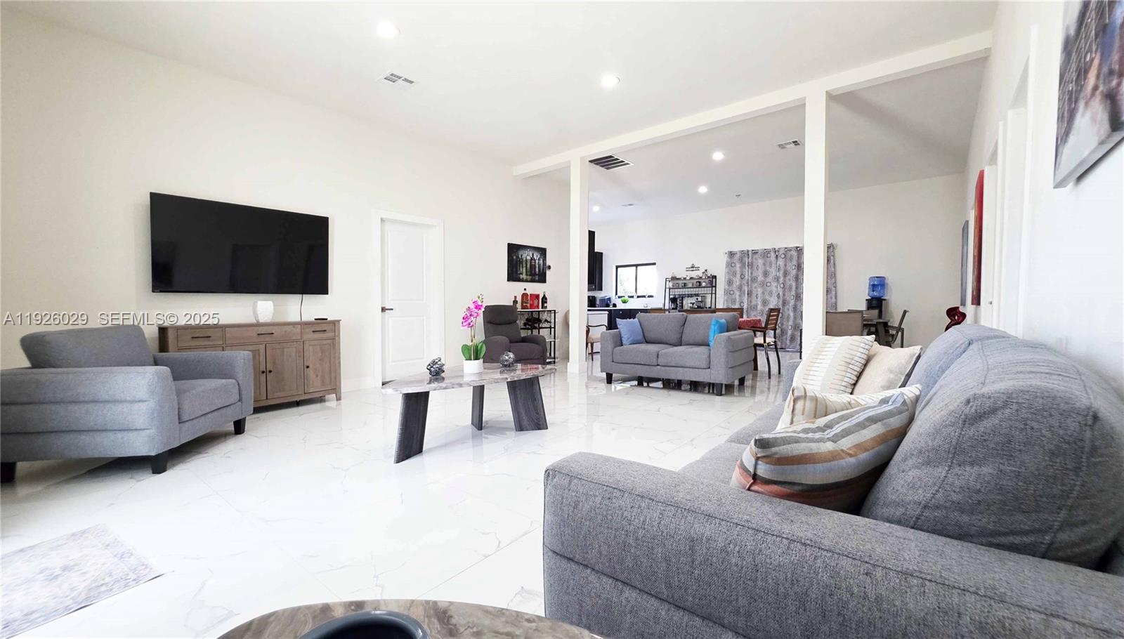 84b12bae-1230 527 PERIMETER RD, La Belle FL 33440 — #A11926029