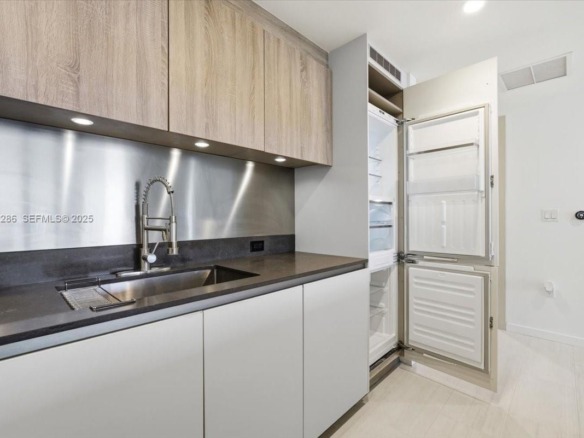 1000 Brickell Plz # 3211, Miami FL 33131 — #A11922286