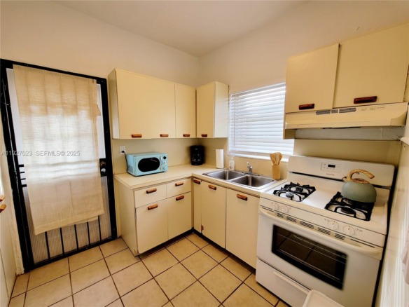 1872 SW 9th St, Miami FL 33135 — #A11927023