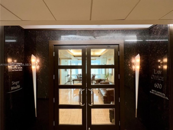 20900 NE 30 TH Ave, Aventura FL 33180 — #A11929169