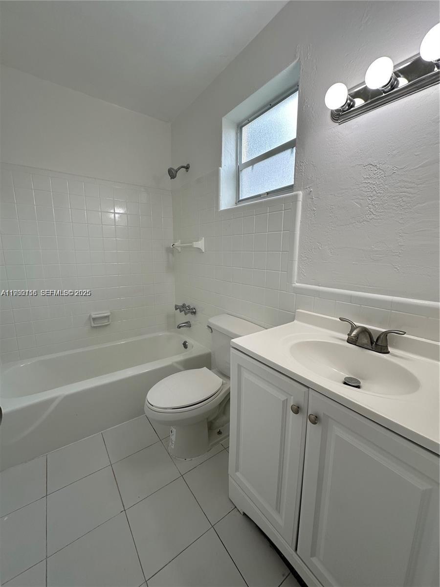 84b12bae-1366 1733 Mayo St # 2, Hollywood FL 33020 — #A11930155