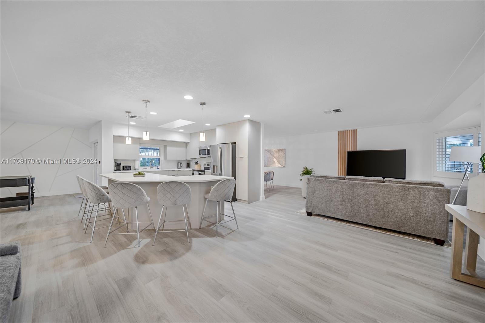 84b12bae-1375 2031 SW 22nd Ave, Fort Lauderdale FL 33312 — #A11708170