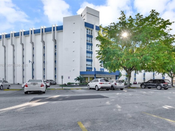 9682 Fontainebleau Blvd # 306, Miami FL 33172 — #A11929763