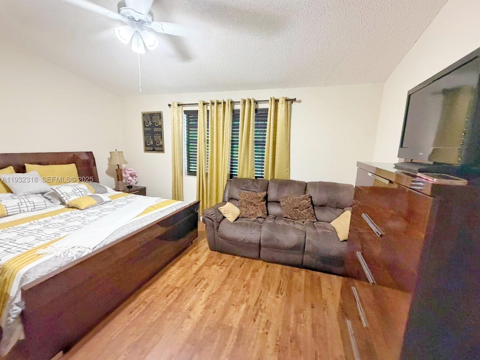 84b12bae-1511 10877 NW 8th St, Pembroke Pines FL 33026 — #A11932318