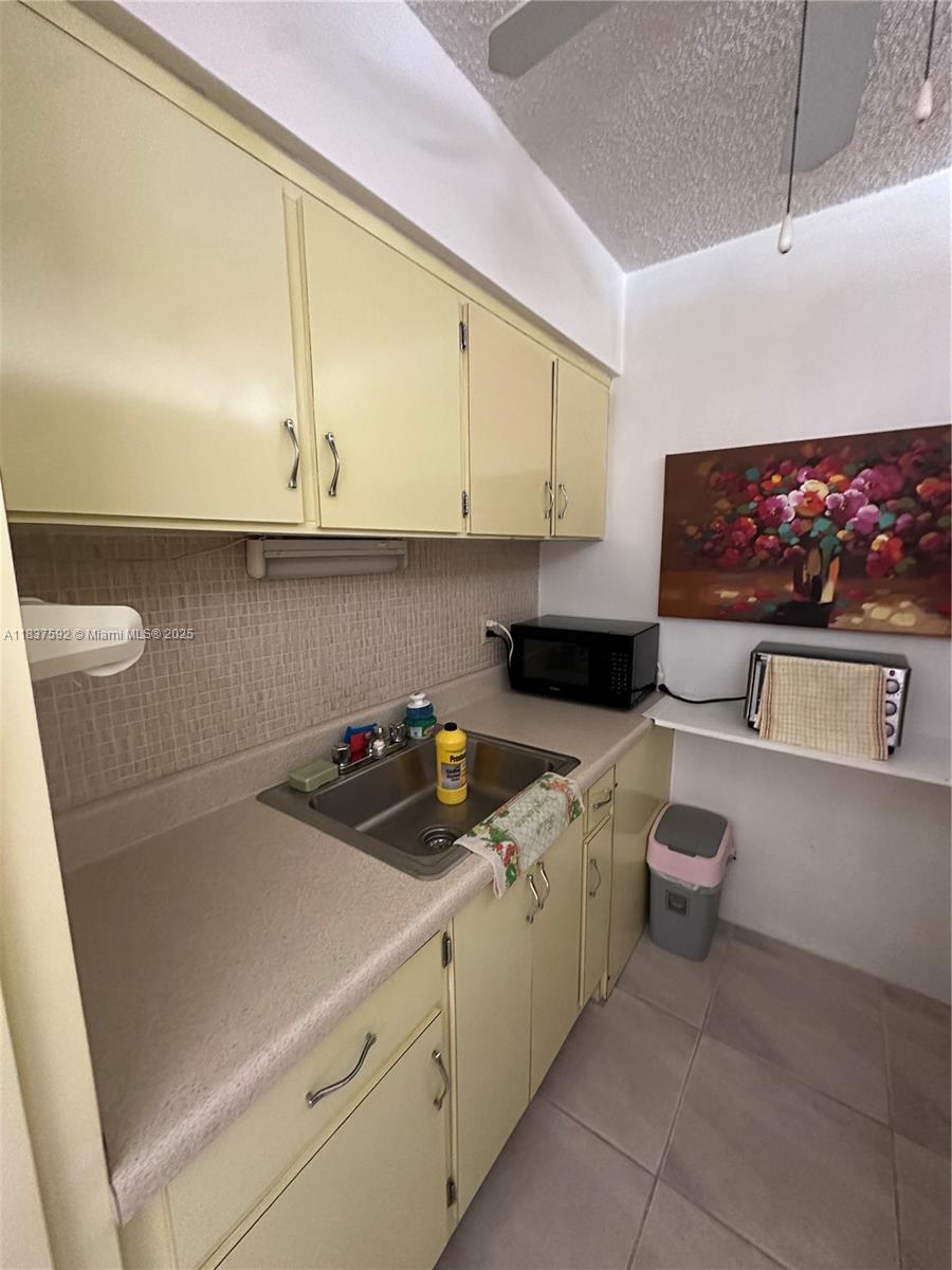 84b12bae-1542 920 SW 11th Ave # 12A, Hallandale Beach FL 33009 — #A11837592