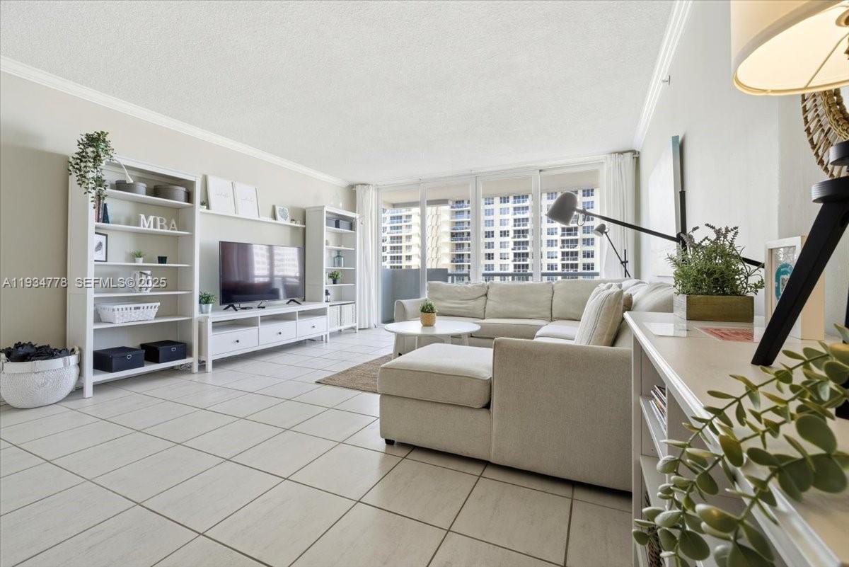 84b12bae-1640 5601 Collins Ave # 915, Miami Beach FL 33140 — #A11934778