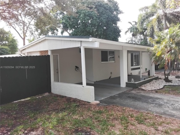 911 W Country Club Cir, Plantation FL 33317 — #A11929294