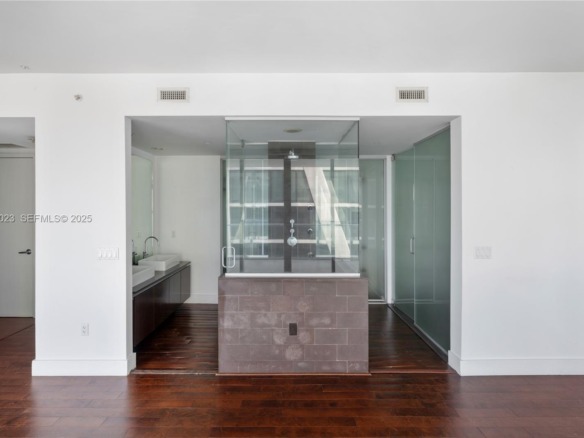 1040 Biscayne Blvd # 4108, Miami FL 33132 — #A11937023