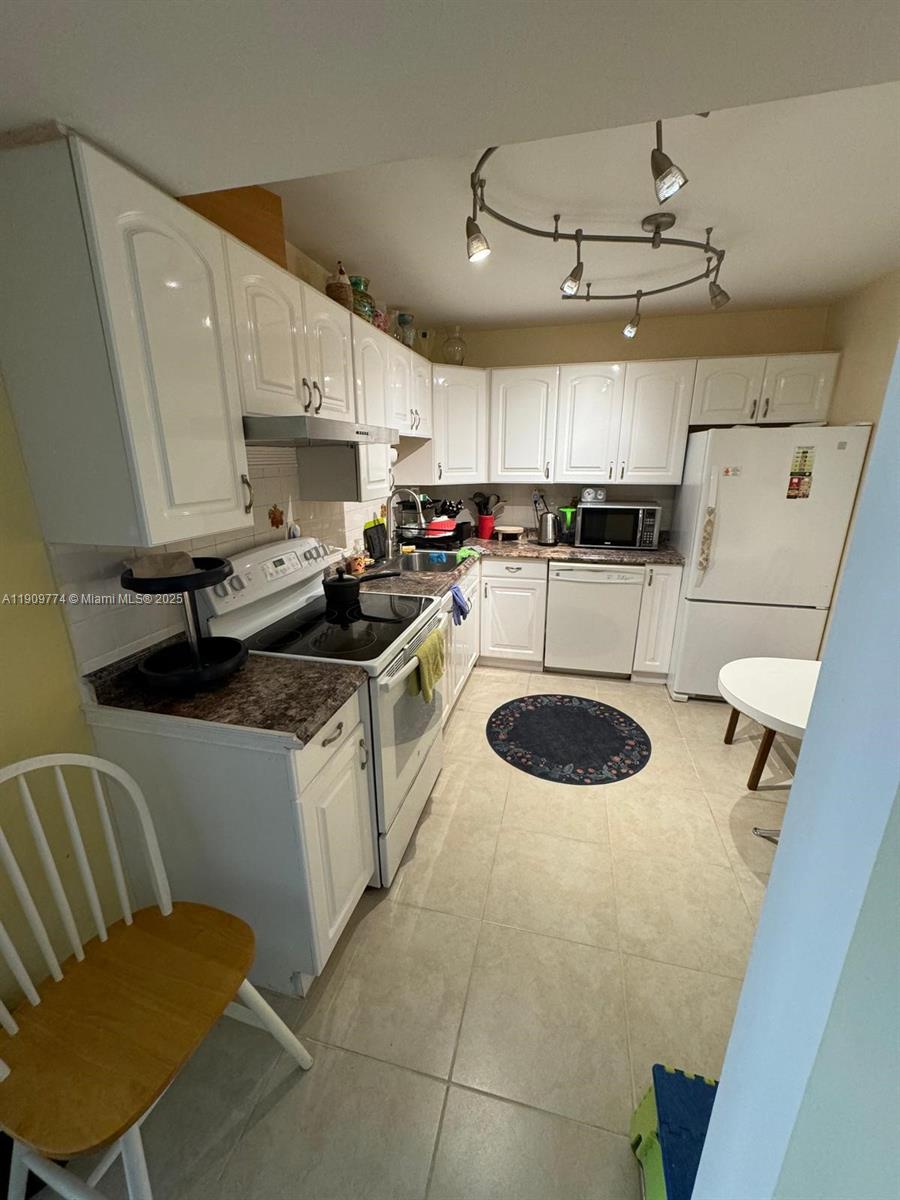 84b12bae-1771 1833 S Ocean Dr # 308, Hallandale Beach FL 33009 — #A11909774