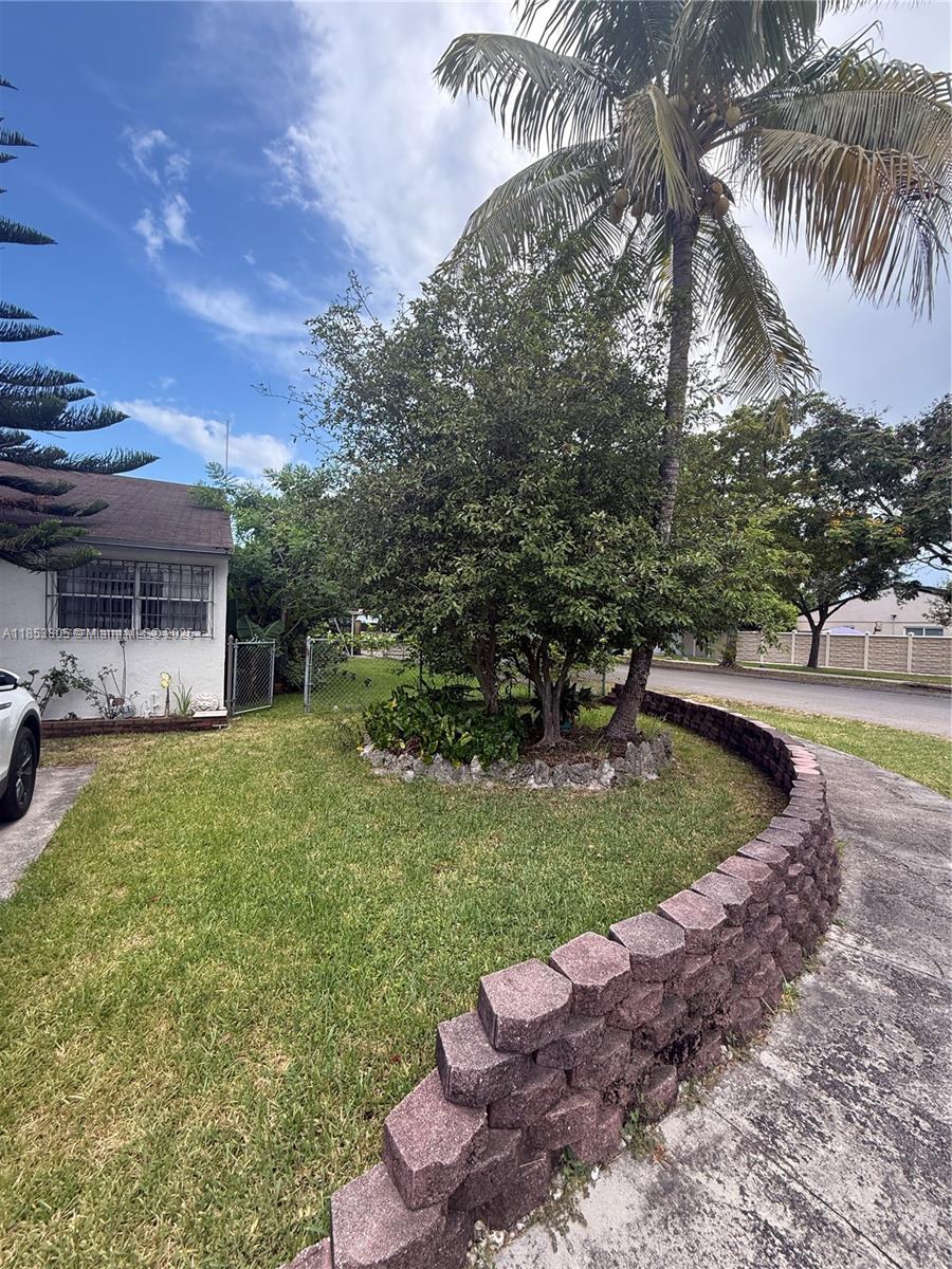 84b12bae-1811 11472 SW 4th St, Sweetwater FL 33174 — #A11853805
