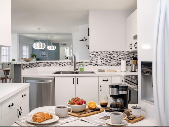 19601 E Country Club Dr # 7202, Aventura FL 33180 — #A11929866