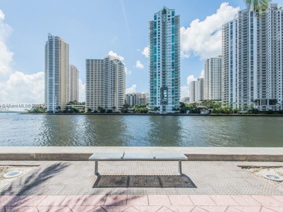 325 S Biscayne Blvd # 3822, Miami FL 33131 — #A11793835