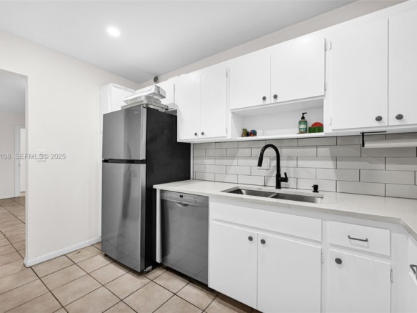 4020 N Hills Dr # 29, Hollywood FL 33021 — #A11928108