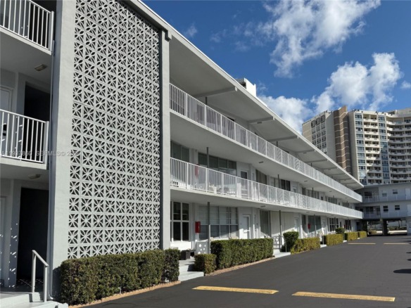 3177 S Ocean Dr # 305, Hallandale Beach FL 33009 — #A11937860