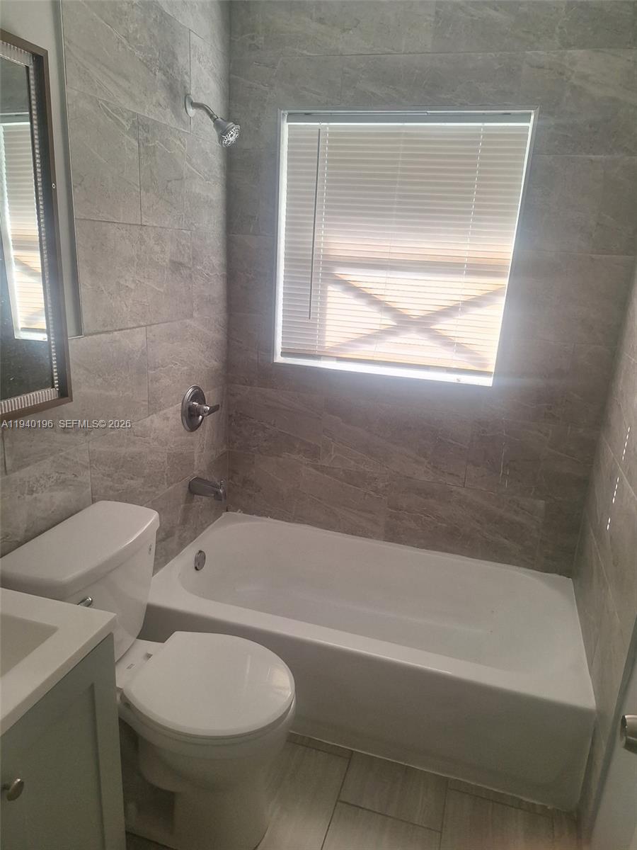 84b12bae-1941 245 E PARKWAY, Other City – In The State Of Florida FL 33904 — #A11940196
