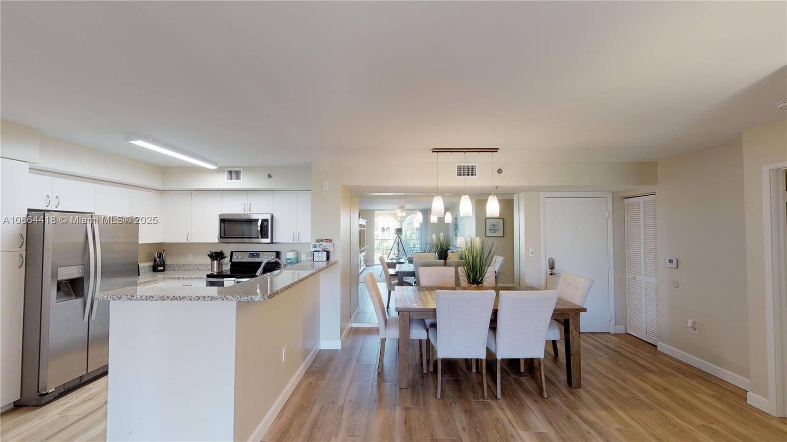 84b12bae-2051 19701 E Country Club Dr # 5606, Aventura FL 33180 — #A10664418