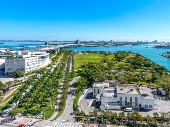 900 Biscayne Blvd # 2006, Miami FL 33132 — #A11169571